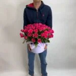 малиновая роза в коробке