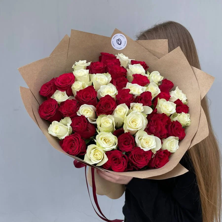 красные и белые розы