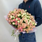 кустовые розы белая и кремовая