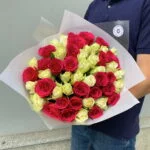 51 роза белая и малиновая