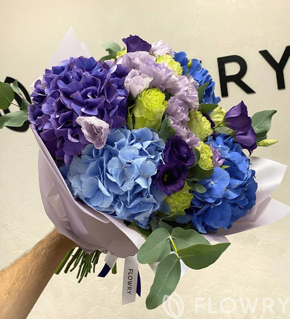 букет с гортензиями