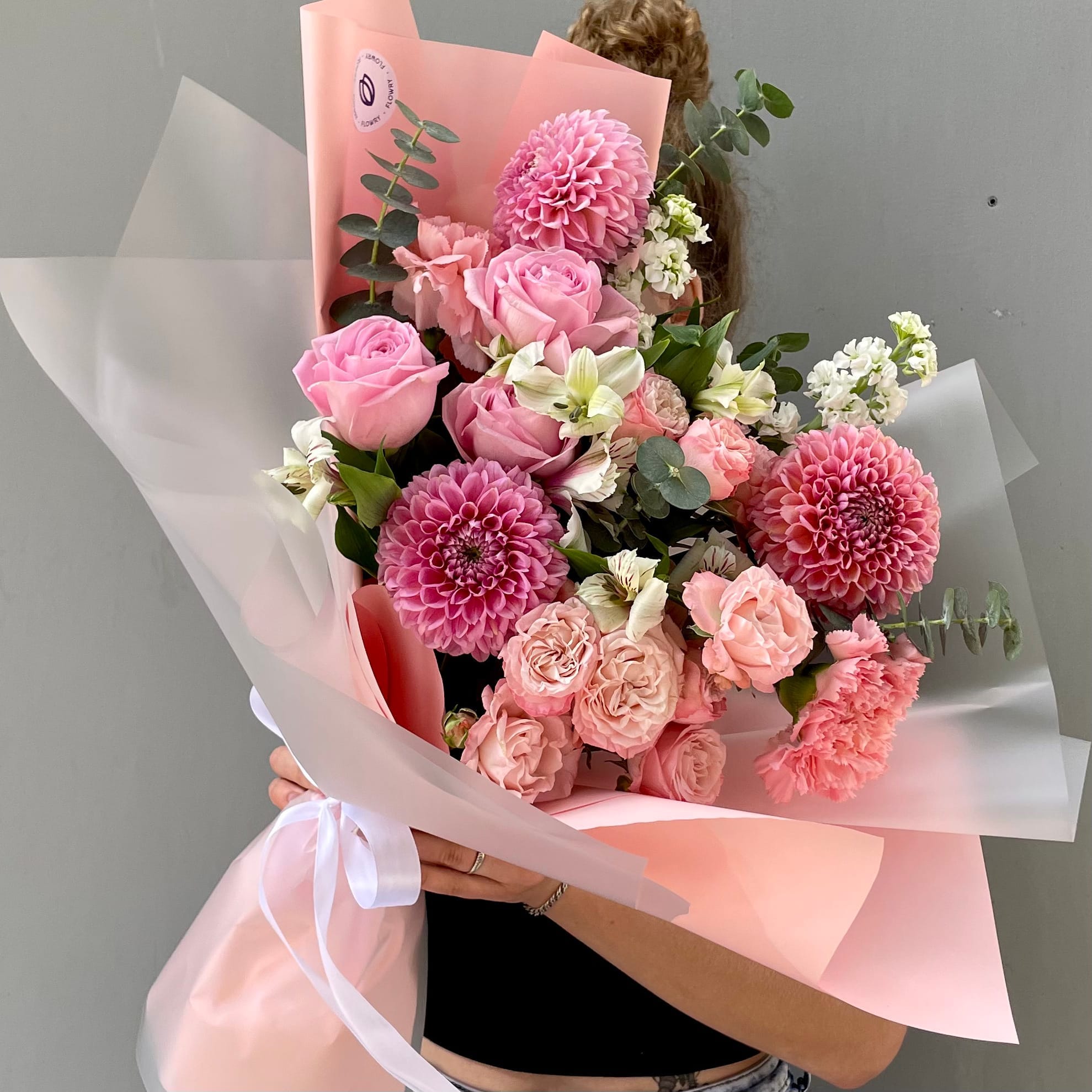 букет с георгинами