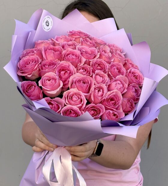 розовые розы 35 шт
